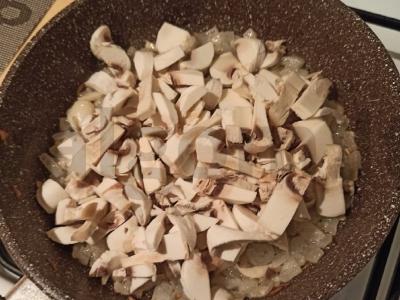 Vištiena su grybais sūrio padaže Žingsnis 1