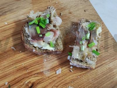 Brusketa su rūkytomis skumbrėmis ir citrina Žingsnis 2