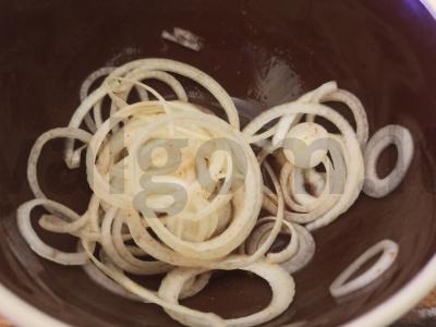 Marinuoti svogūnai su raudonaisiais pipirais pagrindine nuotrauka