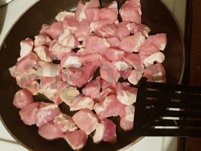 Kiaulienos guliašas be svogūnų Žingsnis 1