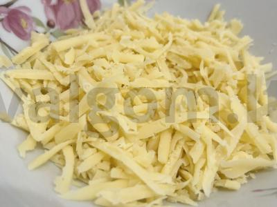 Švelni žiedinė kopūstai, kepti grietinėlėje Žingsnis 2