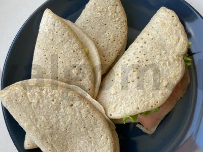 Avižiniai blynai su raudonąja žuvimi ir avokadu pagrindine nuotrauka