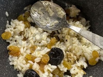 Vištiena maišelyje su razinomis ir džiovintomis slyvomis Žingsnis 1