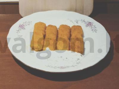 Žuvies lazdelės su jogurto padažu pagrindine nuotrauka