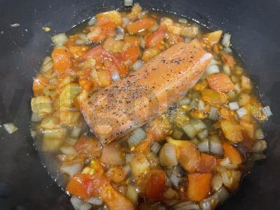 Troškinta lašiša su pomidorais Žingsnis 4