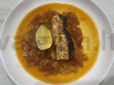 Troškinta lašiša su pomidorais pagrindine nuotrauka