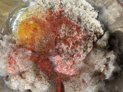 Vištienos kotletai su avižomis ir svogūnais Žingsnis 2