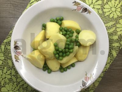 Bulvių kotletai su šaldytais žirneliais Žingsnis 4