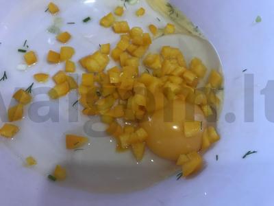 Prabangus omletas su krapų stiebais Žingsnis 1