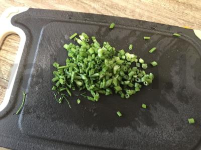 Prabangus omletas su krapų stiebais Žingsnis 3