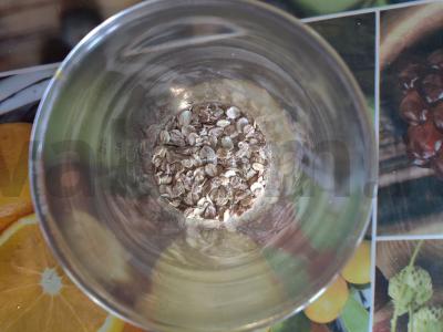 Kokteilis „Keturi grūdai“ su riešutų sirupu Žingsnis 1