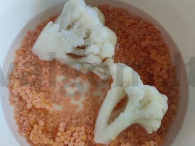 Raudona lęša su daržovėmis ir pupelėmis Žingsnis 2