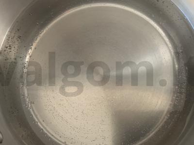 Vaisių arbata su aviečių lapais ir juodųjų serbentų uogomis Žingsnis 1