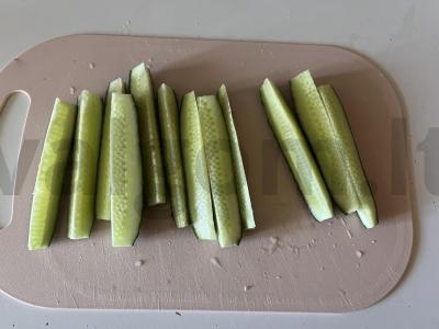 Marinuoti agurkai sojos padaže su citrinos skiltelėmis Žingsnis 1