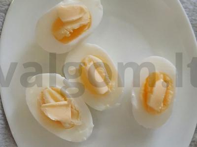 Kiaušiniai su sviestu ir raudona žuvimi Žingsnis 4