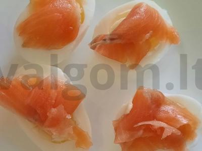 Kiaušiniai su sviestu ir raudona žuvimi Žingsnis 5