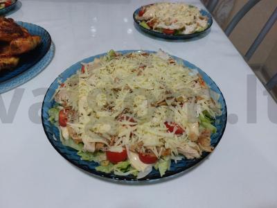 Namų „Cezario“ salotas pagrindine nuotrauka