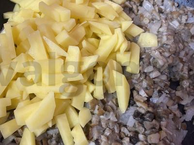 Kepti bulvės su miško grybais Žingsnis 8