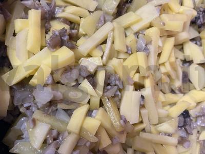 Kepti bulvės su miško grybais Žingsnis 9