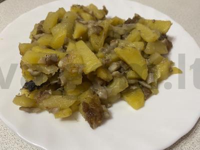 Kepti bulvės su miško grybais pagrindine nuotrauka