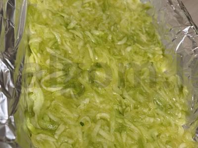 Cukinijų apkepas su kiaušinių-grietinės užpilu Žingsnis 5