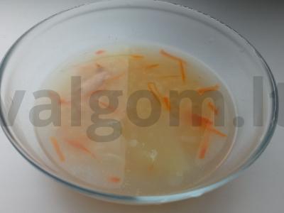 Lašiša su morkomis, perliniu miežiu ir daržovėmis pagrindine nuotrauka