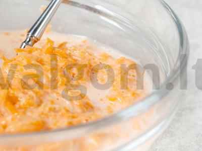 Morkų blynai su natūraliu jogurtu Žingsnis 1