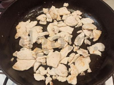 Šiltas vištienos salotas su kriauše ir apelsinu Žingsnis 1