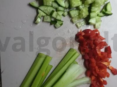 Mėsos salotas su salierais ir špinatais Žingsnis 2