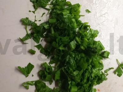 Mėsos salotas su salierais ir špinatais Žingsnis 3