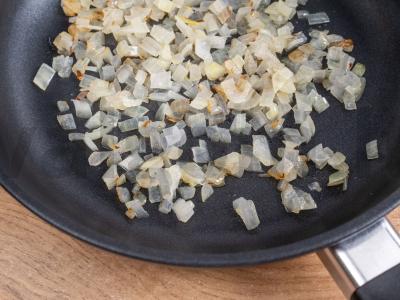 Maroko avinžirnių ir šaldytų daržovių troškinys Žingsnis 1