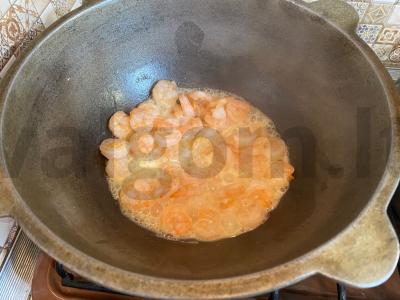 Makaronai su krevetėmis grietinėlės padaže, su mėlynuoju sūriu Žingsnis 1