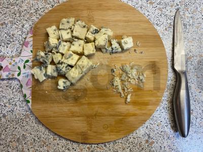 Makaronai su krevetėmis grietinėlės padaže, su mėlynuoju sūriu Žingsnis 2