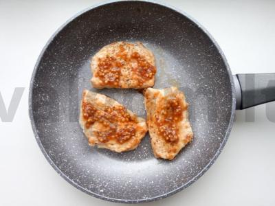 Švelni kiauliena su obuolių padažu Žingsnis 1