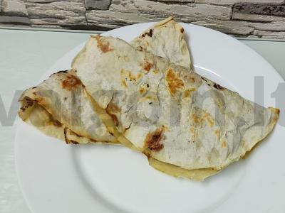 Tortilija iš lavašo su mėsos faršu ir marinuotais imbierais pagrindine nuotrauka