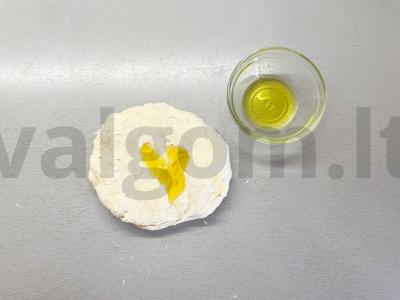 Pica su juodaisiais alyvuogėmis Žingsnis 3