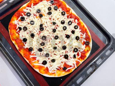 Pica su juodaisiais alyvuogėmis Žingsnis 7