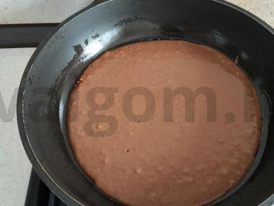 Šokoladinis tortas su vyšniomis ant keptuvės Žingsnis 5