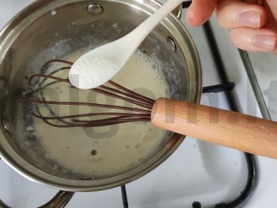 Sūrio padažas su česnaku ir žolelėmis Žingsnis 4