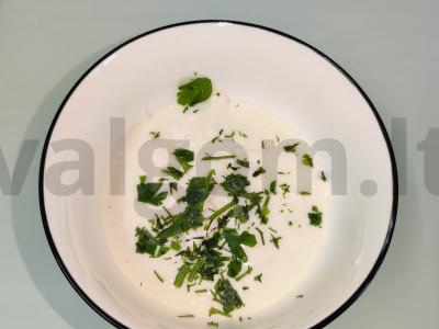 Sūrio padažas su česnaku ir žolelėmis pagrindine nuotrauka