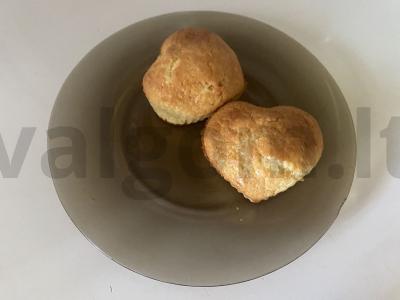 Rudais keksiukai su karameliniu įdaru pagrindine nuotrauka