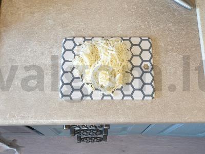 Pica su vyšniniais pomidorais ir cukinija Žingsnis 4