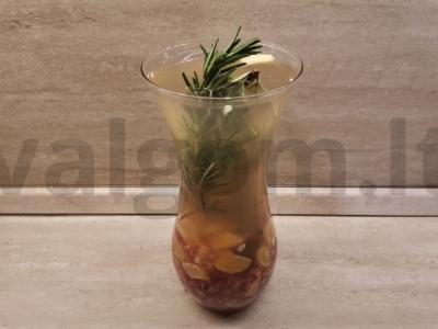 Lengvas vyno kokteilis su granatais ir rozmarinais Žingsnis 4