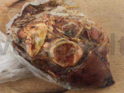 Kiauliena su kaulu prieskoniais orkaitėje Žingsnis 2