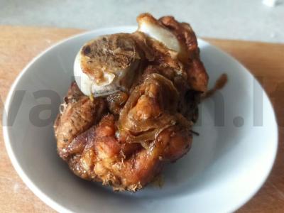 Kiauliena su kaulu prieskoniais orkaitėje pagrindine nuotrauka