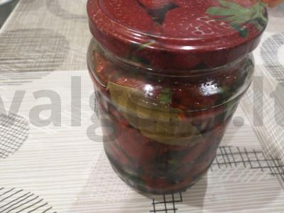 Skaniausi džiovinti pomidorai su prieskoniais pagrindine nuotrauka