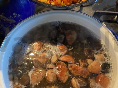 Vegetariškas grybų sriuba su voveraitėmis Žingsnis 5