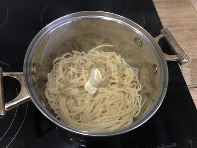 Spagečiai su Adygei sūriu ir sviestu Žingsnis 3