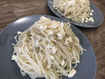 Spagečiai su Adygei sūriu ir sviestu pagrindine nuotrauka