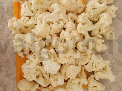 Žiedinė kopūstai grietinėlėje su sūriu Žingsnis 1